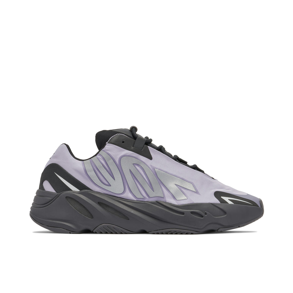 YEEZY BOOST 700 MNVN GEODE - product image from the listing.