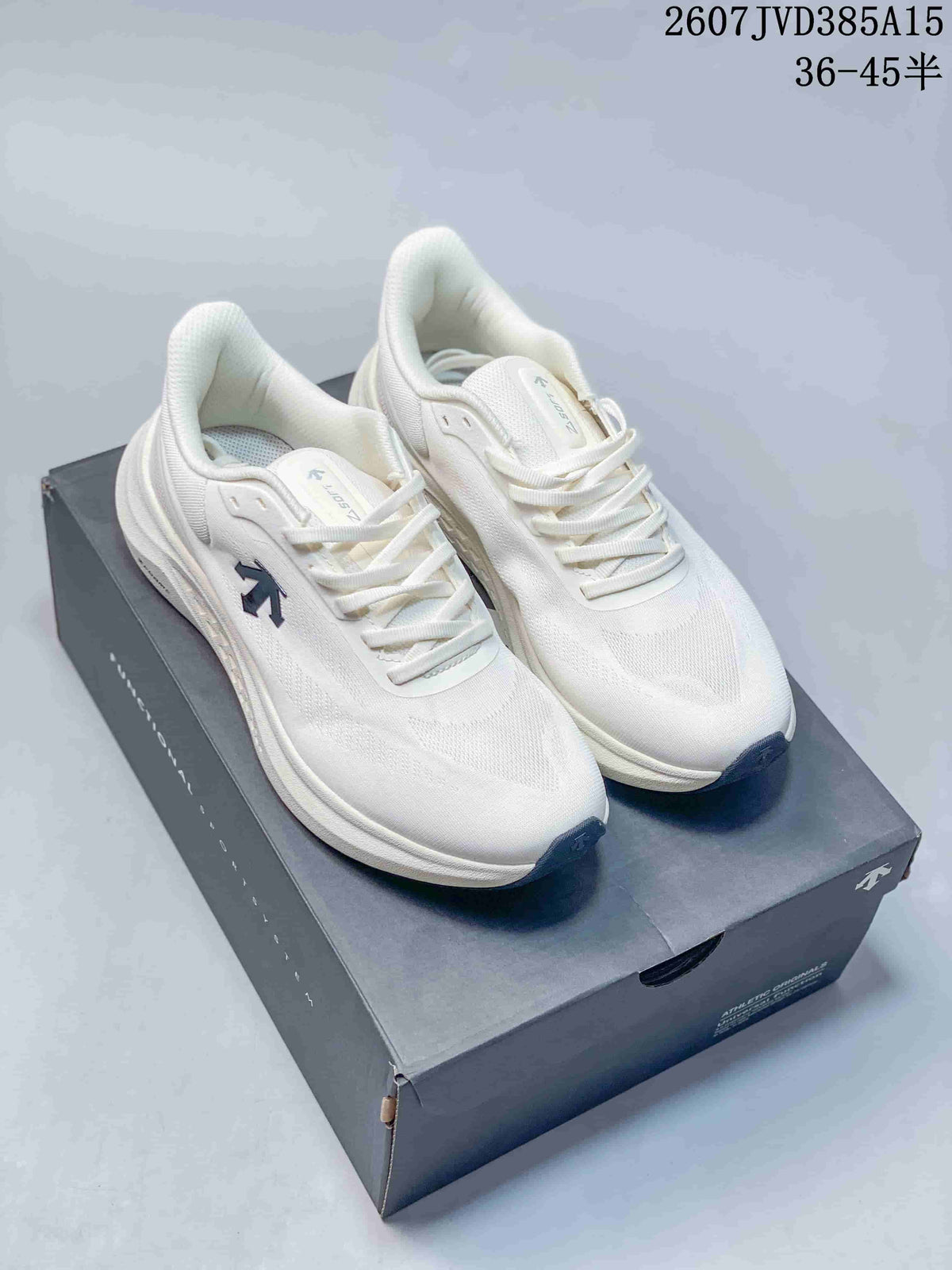 Descente EASE WIRE White Casual Trail Trainers 2607JVD385A15 - product image from the listing.