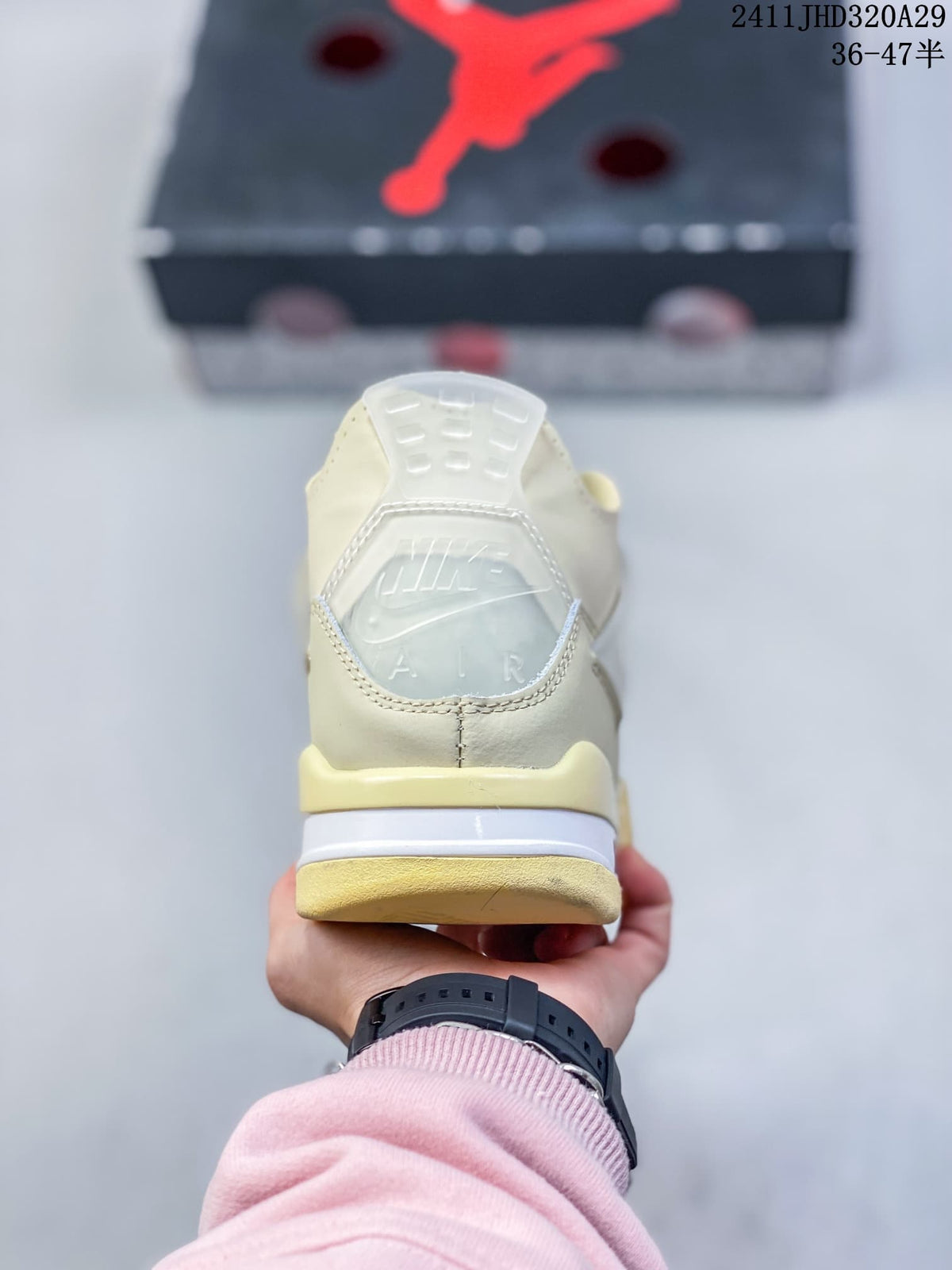 Air Jordan 4 Retro OG Sneakers Cream Style 2411JHD320A29 - product image from the listing.
