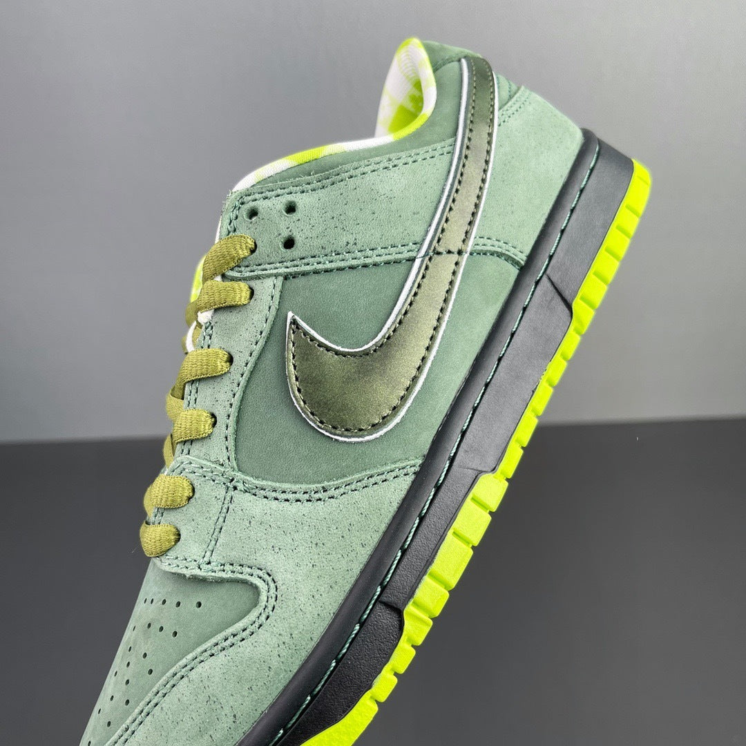 Nike SB Dunk Low Green Lobster Trainers BV1310-337 - product image from the listing.