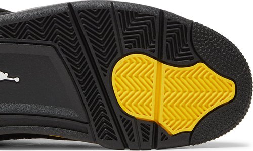 Air Jordan 4 Retro 'Thunder' 2023 - product image from the listing.
