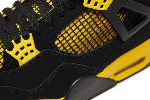 Air Jordan 4 Retro 'Thunder' 2023 - product image from the listing.