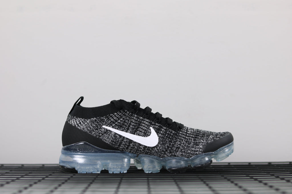 Nike Air VaporMax Flyknit 3 AJ6900-001 Sneakers in Black - product image from the listing.