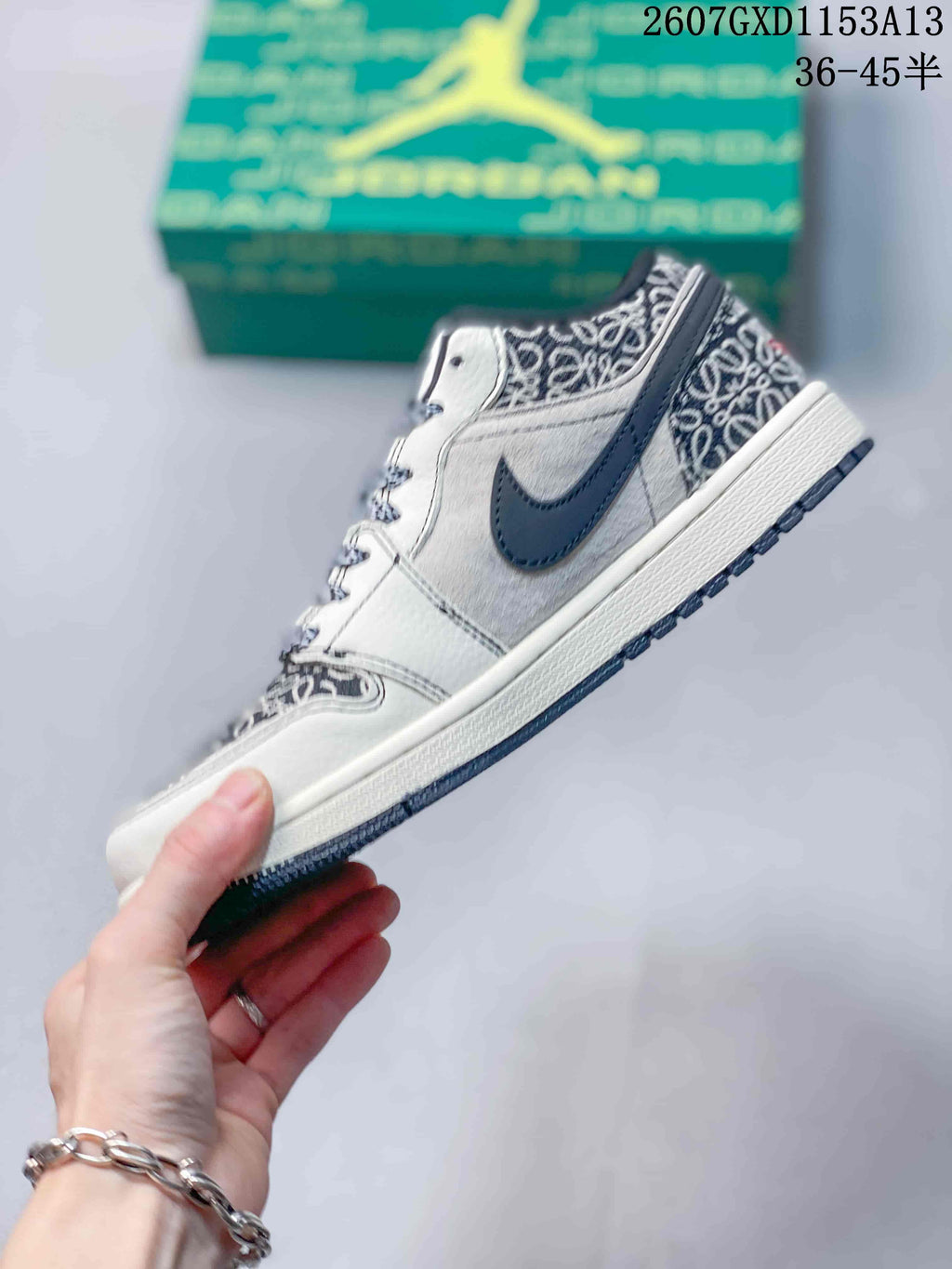 Nike SB Dunk Low Sneakers in White Grey Navy QL1988-0 - product image from the listing.