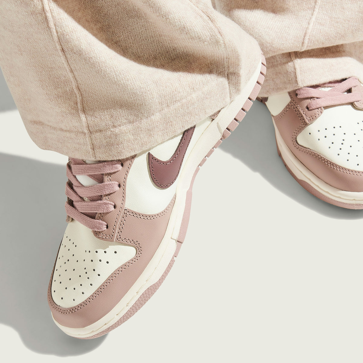 Women's NIKE DUNK LOW DIFFUSED TAUPE - product image from the listing.