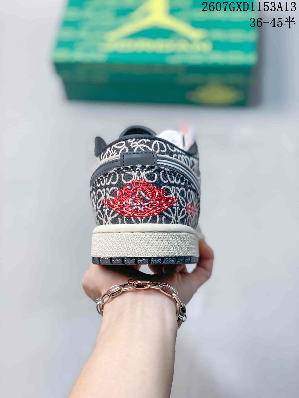 Nike SB Dunk Low Sneakers in White Grey Navy QL1988-0 - product image from the listing.