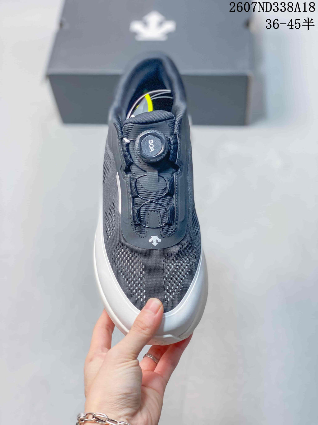 Descente D.F. Wire 3.0 Running Sneakers in Dark Navy 2607ND338A18 - product image from the listing.