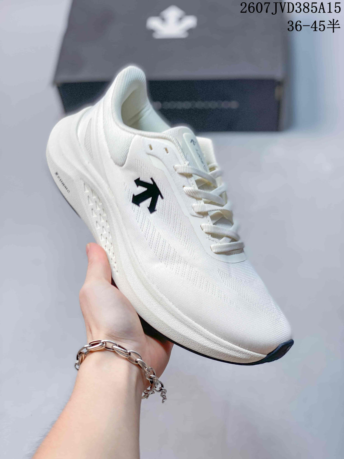 Descente EASE WIRE White Casual Trail Trainers 2607JVD385A15 - product image from the listing.