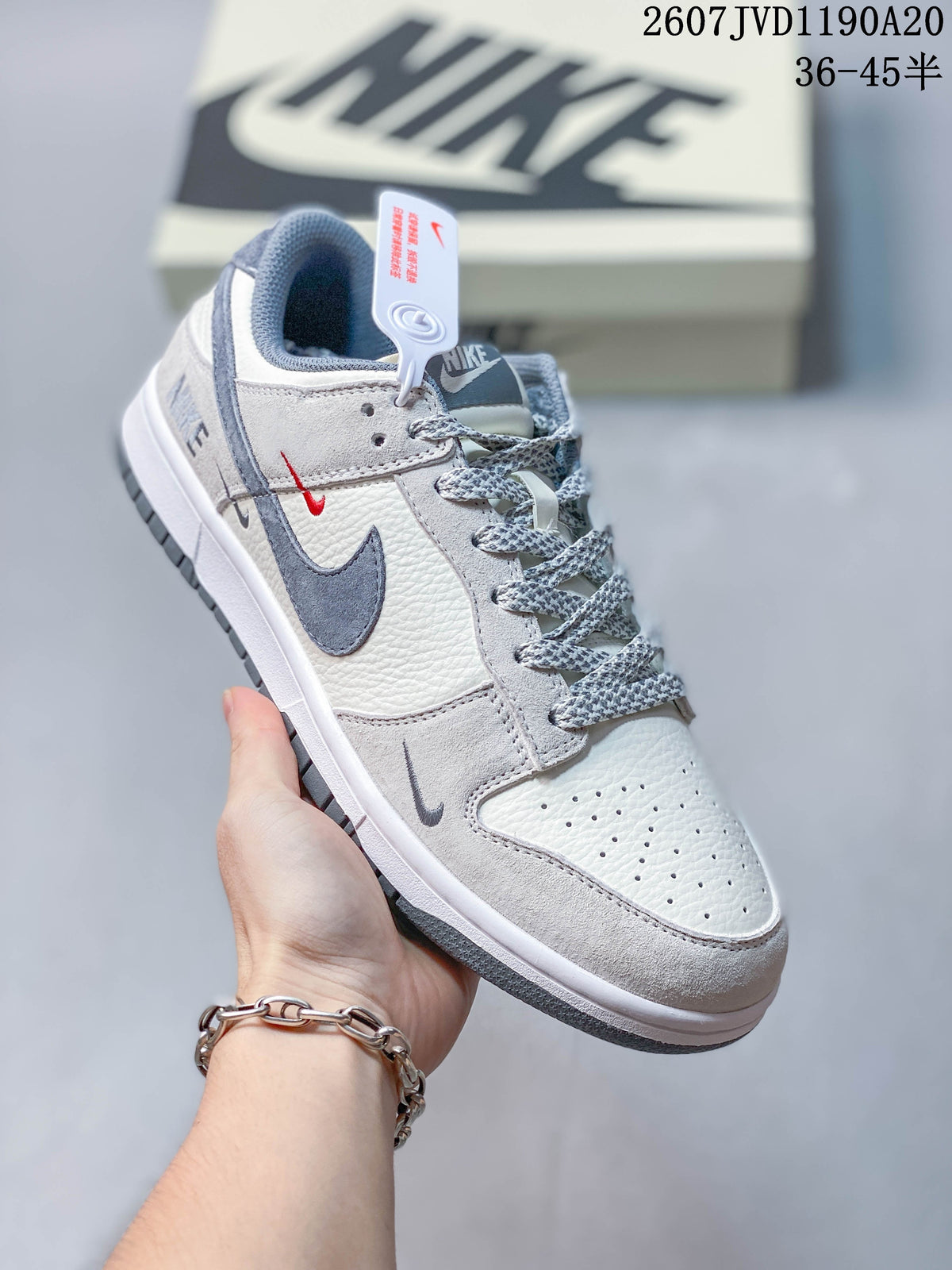 SB Dunk Low Stüssy Collaboration Colorway by Nike - product image from the listing.