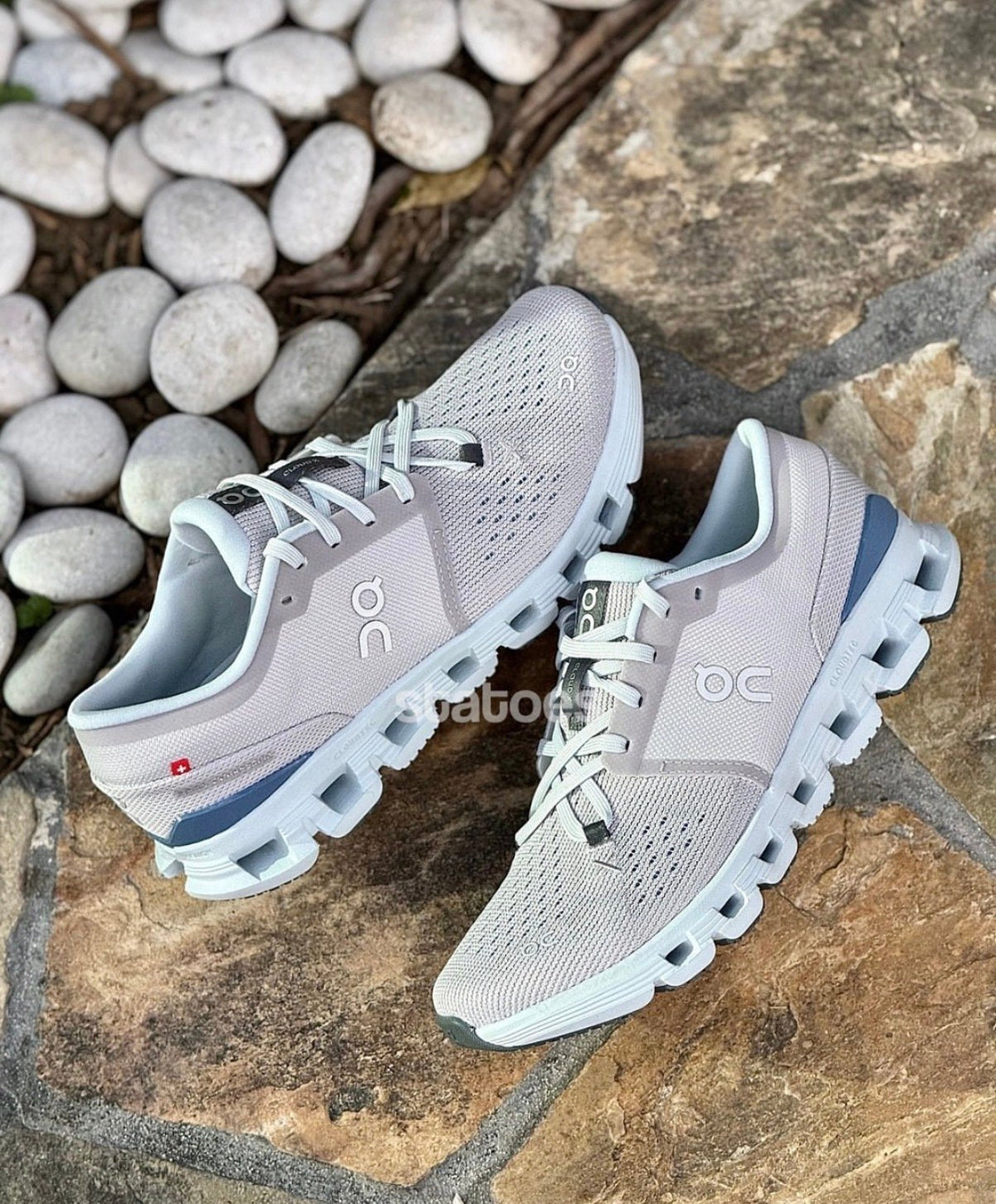 On Cloud X 4 Silver Chambray Training Footwear - product image from the listing.