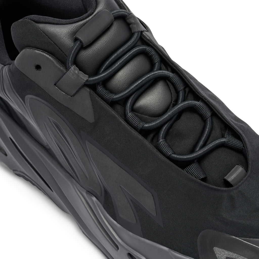 YEEZY 700 MNVN TRIPLE in BLACK - product image from the listing.