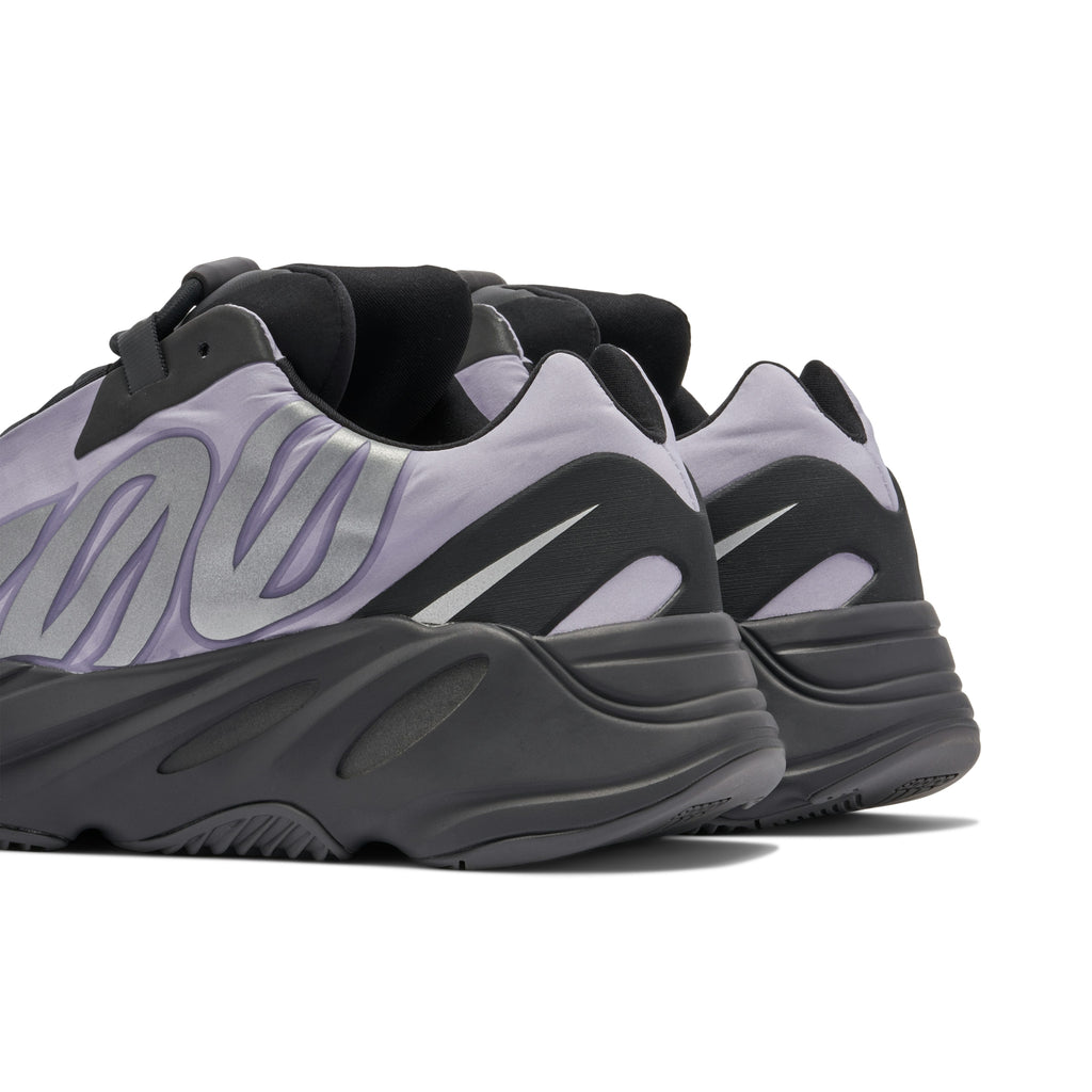 YEEZY BOOST 700 MNVN GEODE - product image from the listing.