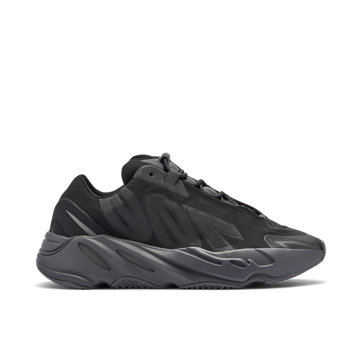 YEEZY 700 MNVN TRIPLE in BLACK - product image from the listing.