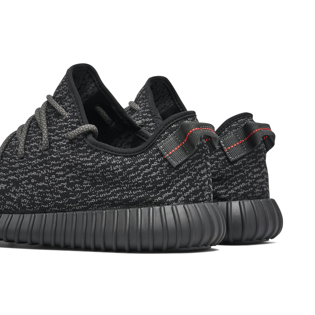 YEEZY BOOST 350 PIRATE BLACK 2022 - product image from the listing.