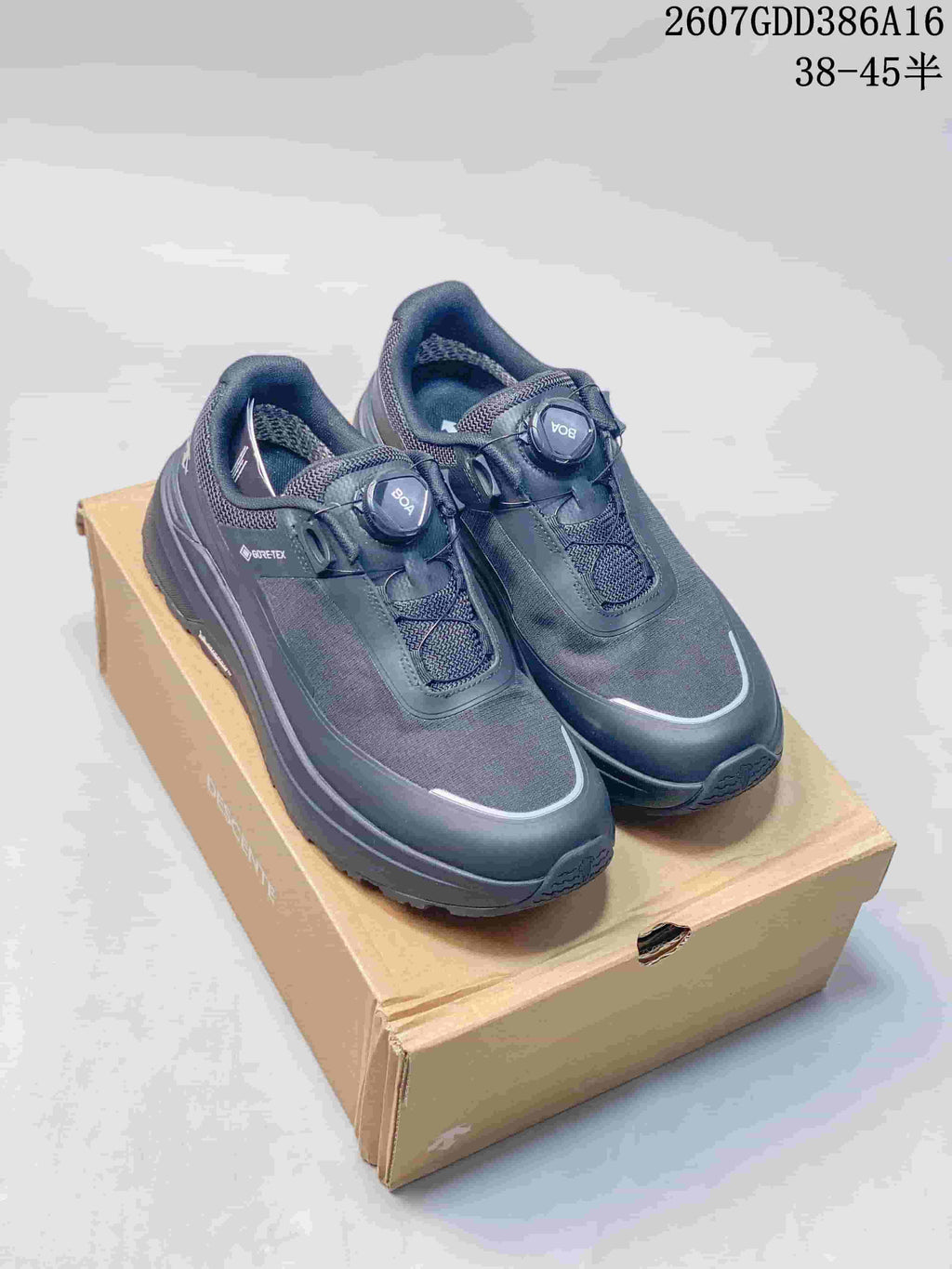 Descente Dualis PRIME WIRE2.0 Sneakers in Black 2607GDD386A16 - product image from the listing.