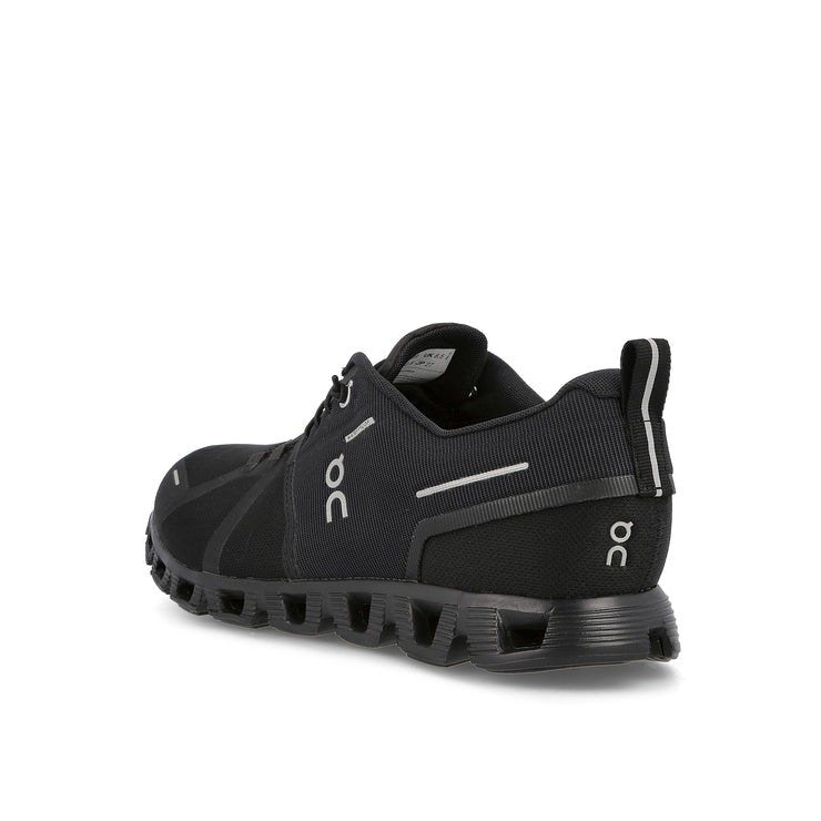 On Cloud 5 Black Lifestyle Trainers - product image from the listing.