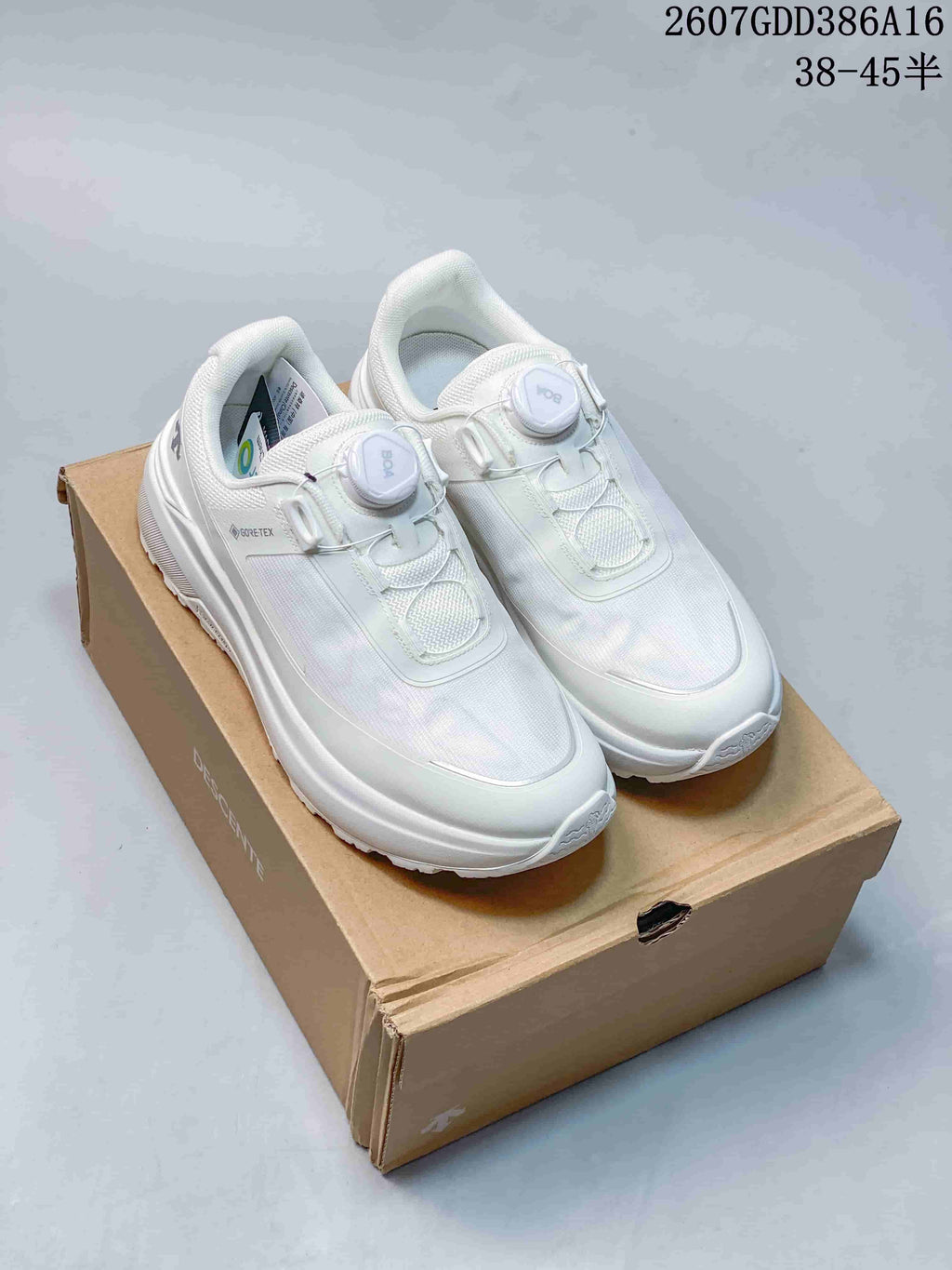 DESCENTE Dualis PRIME WIRE 2.0 Sneakers in White 2607GDD386A16 - product image from the listing.
