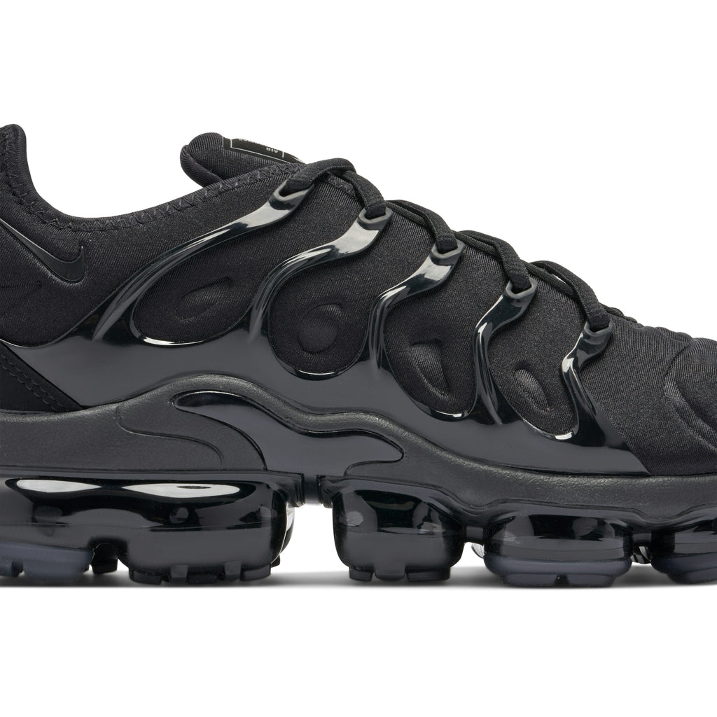 TRIPLE BLACK AIR VAPORMAX PLUS - product image from the listing.