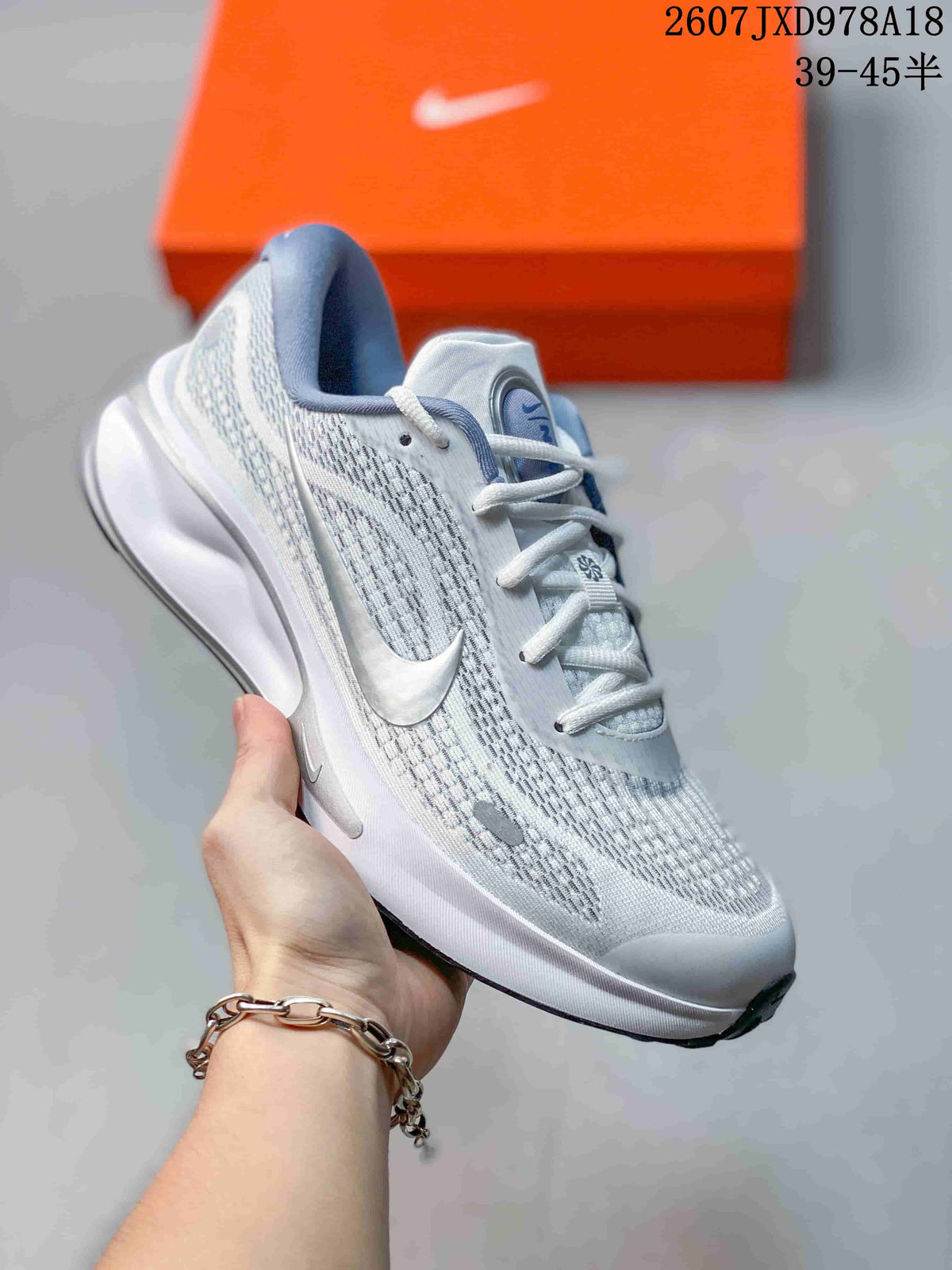 Nike Journey Run Lightweight Sneakers for Running 2607JXD978A18 - product image from the listing.