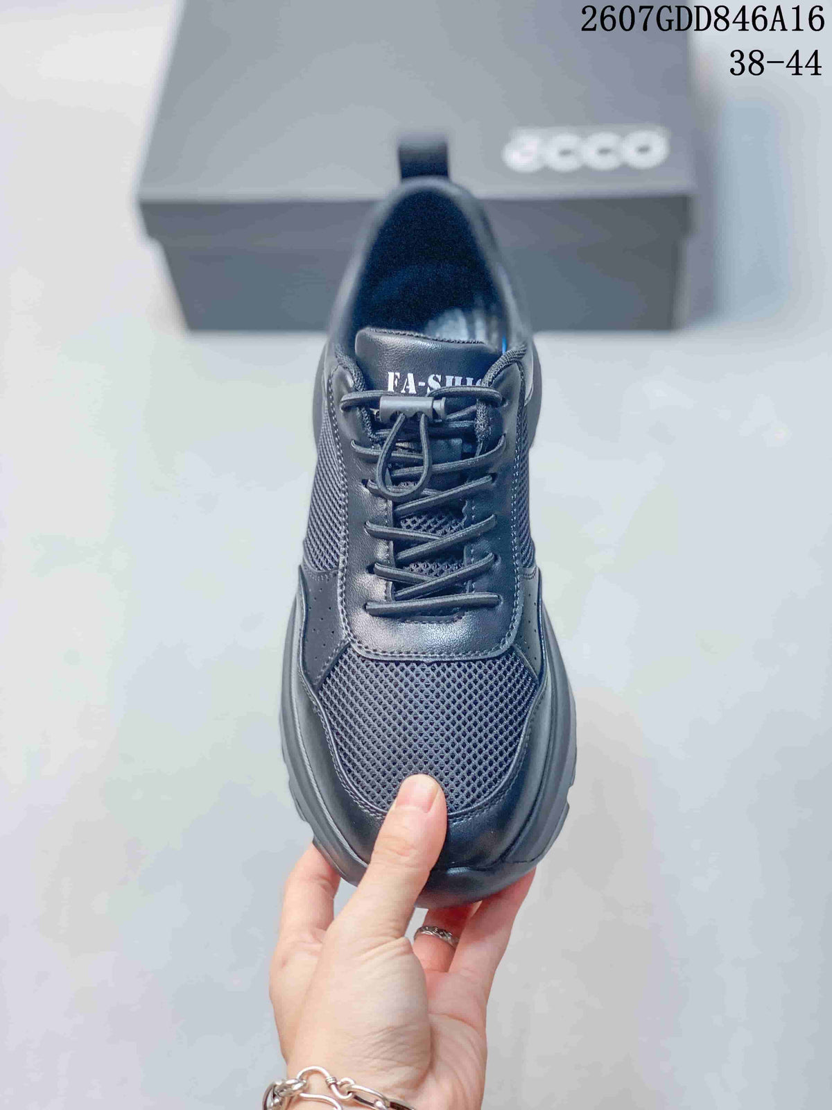 ECCO 2607GDD846A16 Black Mesh Casual Trainers - product image from the listing.