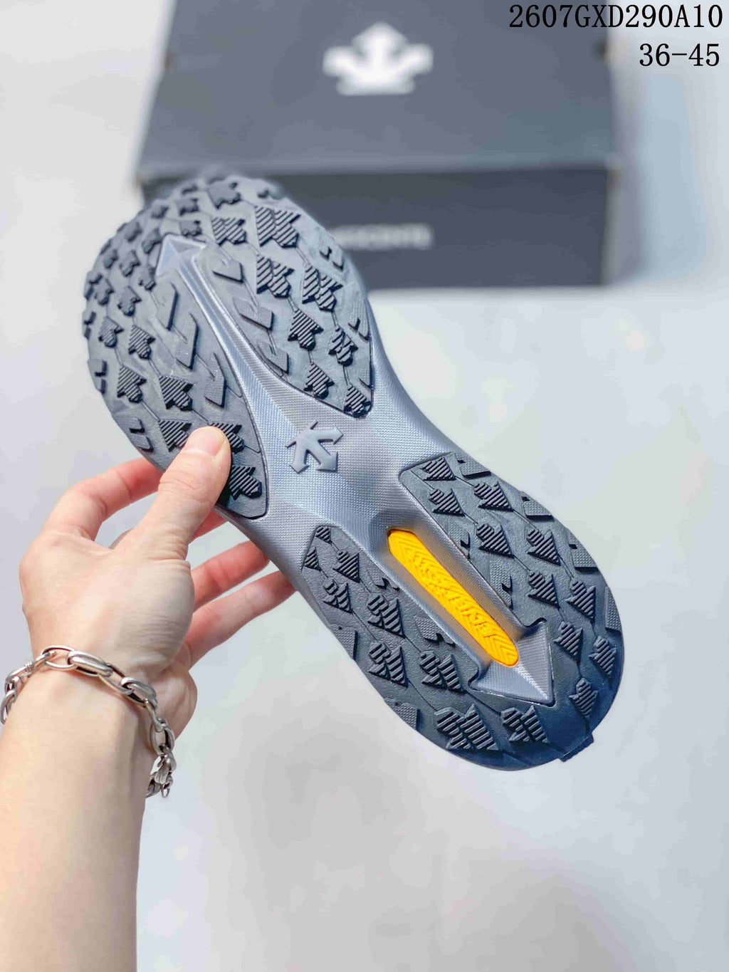 Descente LAVITATE WIRE 3.0 GTX Sneakers in Gray 2607GXD290A10 - product image from the listing.
