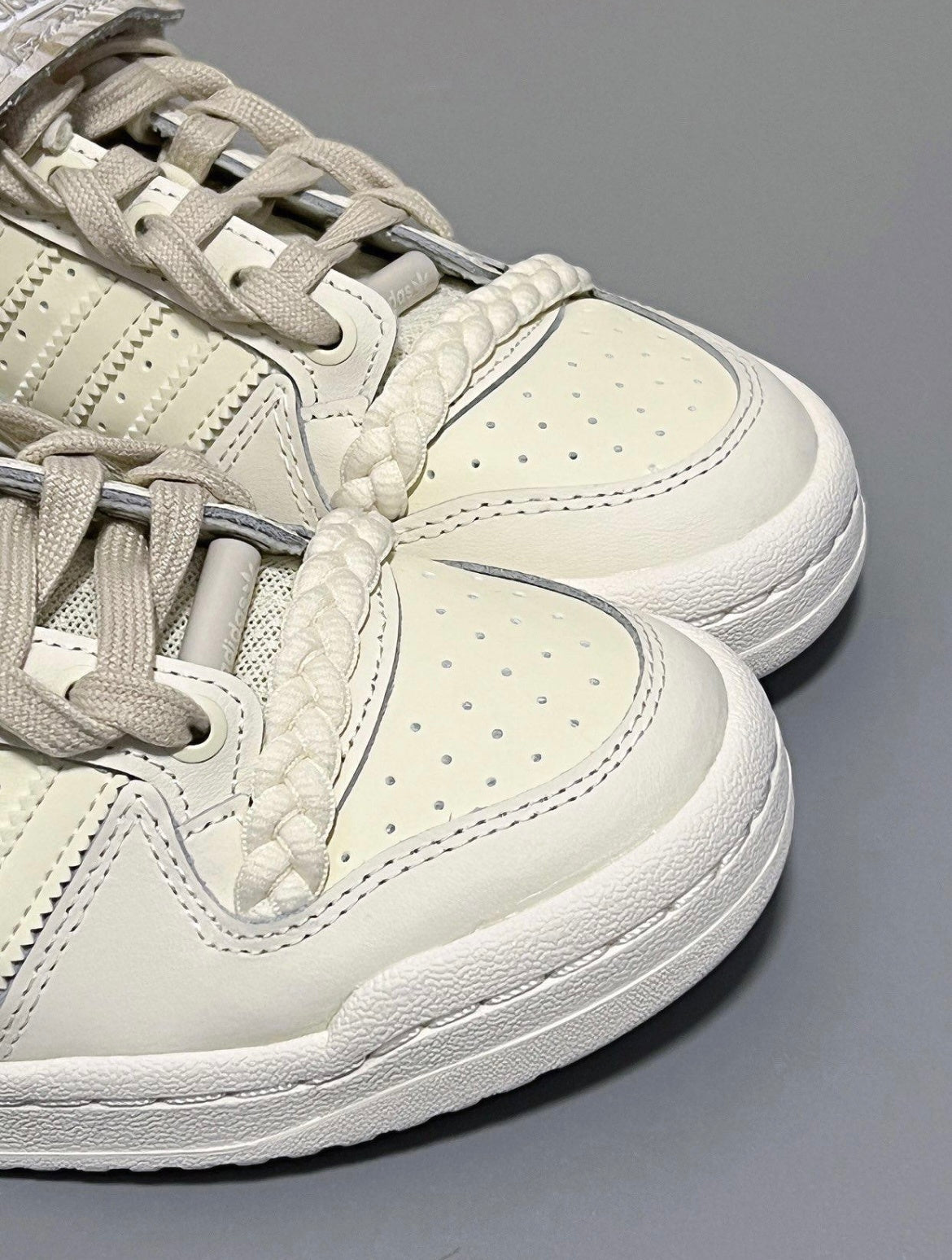 Adidas Originals Forum 84 Low Sneakers GY6983 in Beige - product image from the listing.