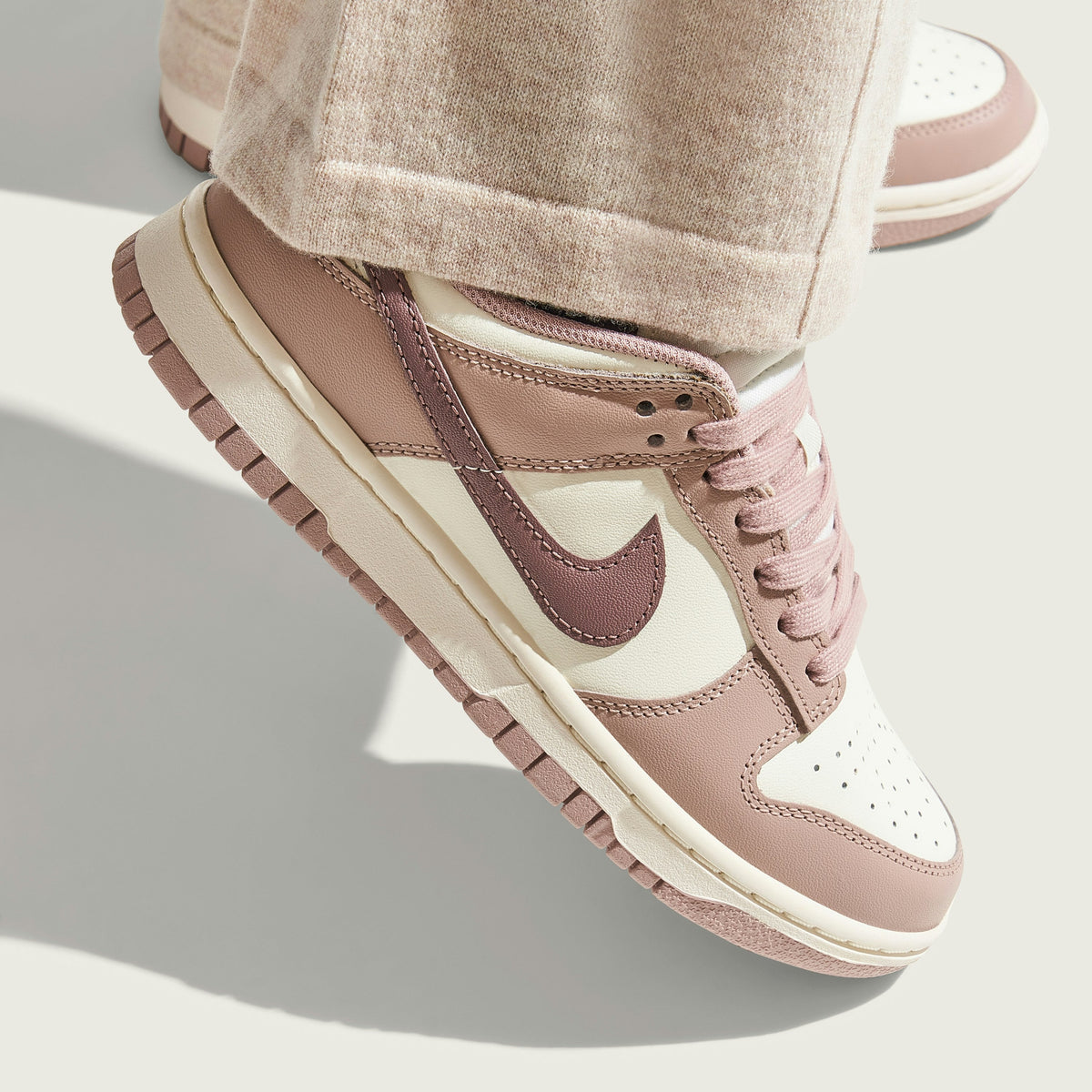 Women's NIKE DUNK LOW DIFFUSED TAUPE - product image from the listing.