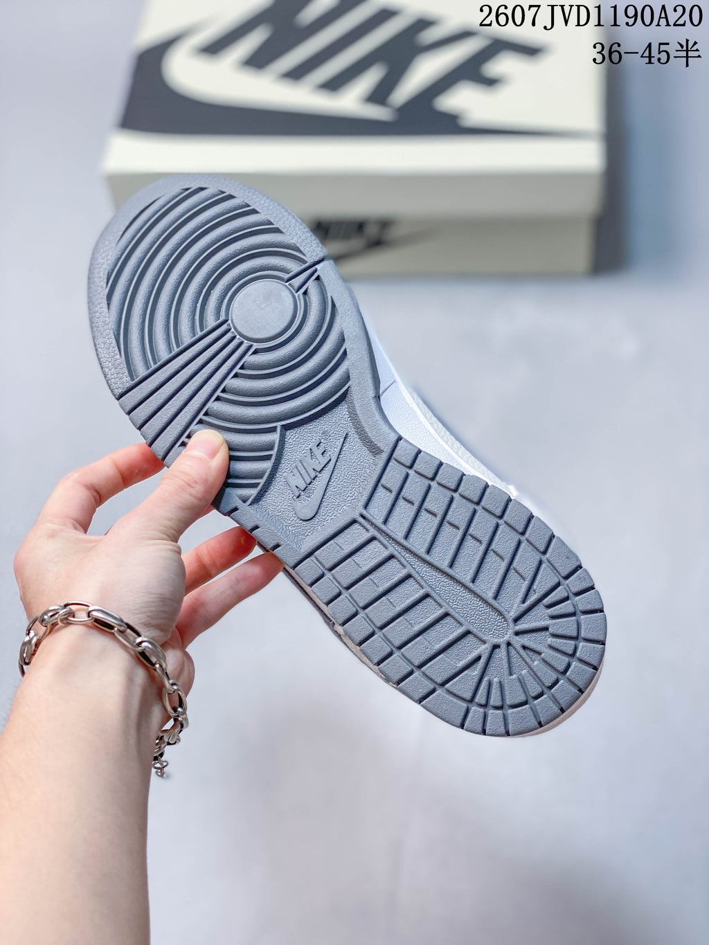 SB Dunk Low Stüssy Collaboration Colorway by Nike - product image from the listing.