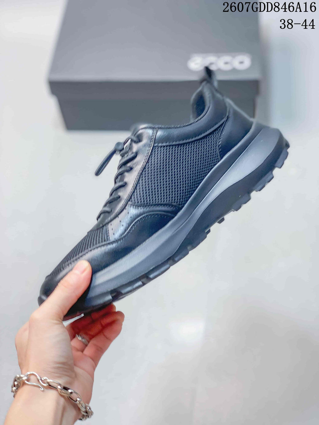 ECCO 2607GDD846A16 Black Mesh Casual Trainers - product image from the listing.