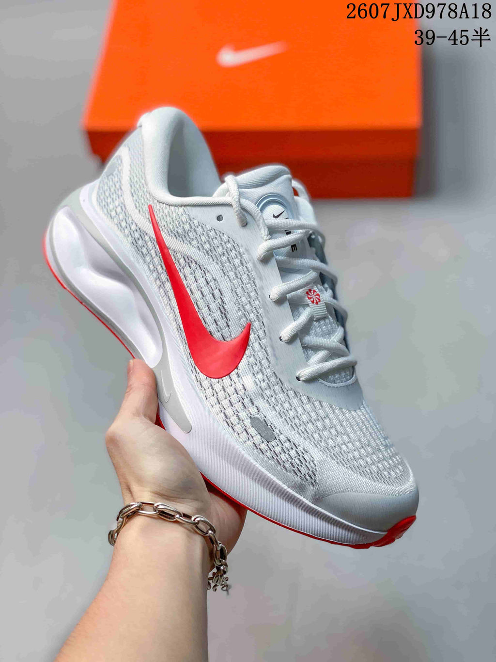 Nike Journey Run Lightweight Sneakers for Running 2607JXD978A18 - product image from the listing.