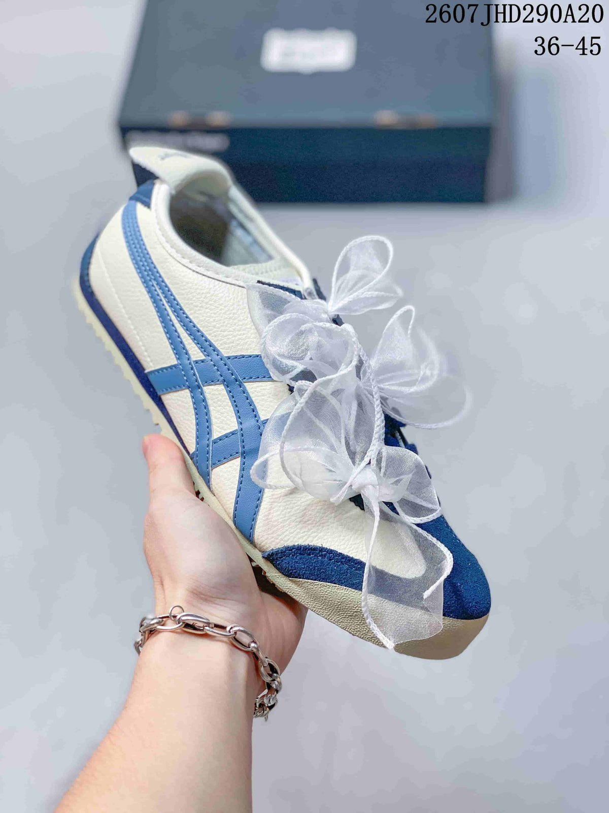 Onitsuka Tiger Mexico 66 SD Low-Cut Sneakers - product image from the listing.