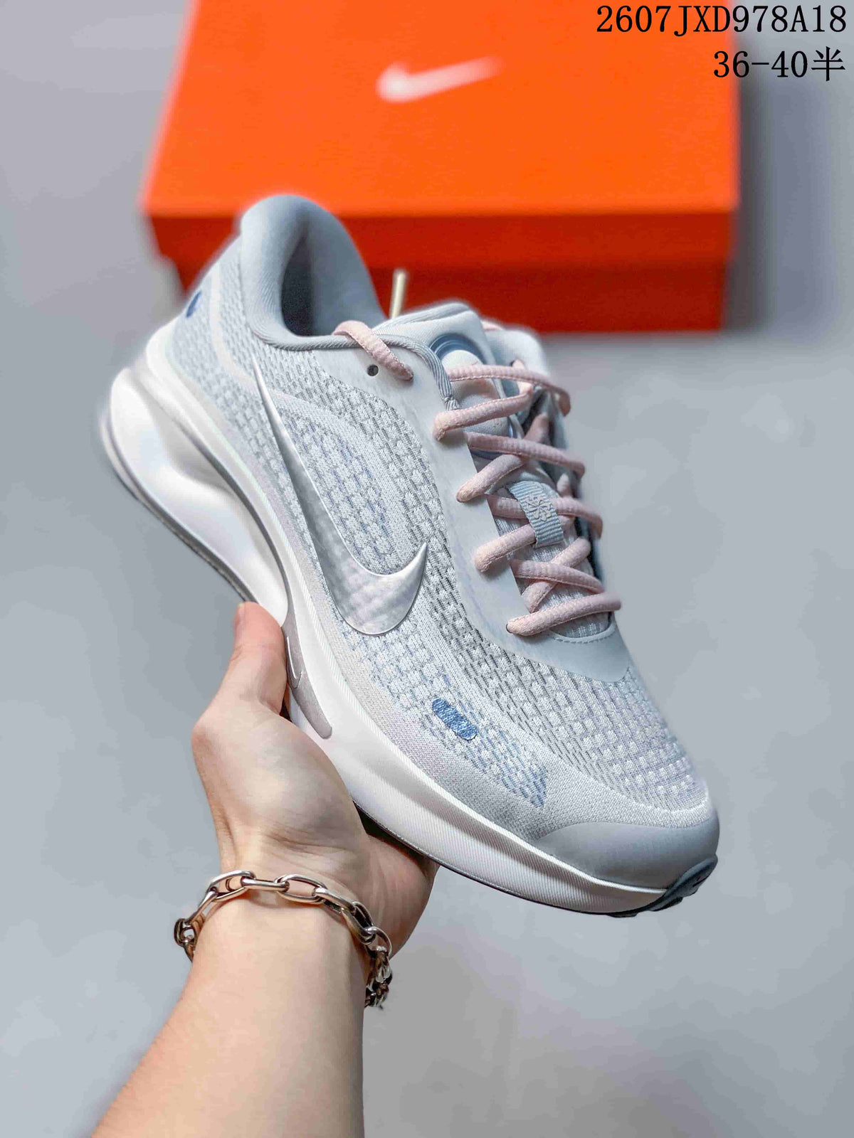 Nike Journey Run Lightweight Sneakers for Running 2607JXD978A18 - product image from the listing.