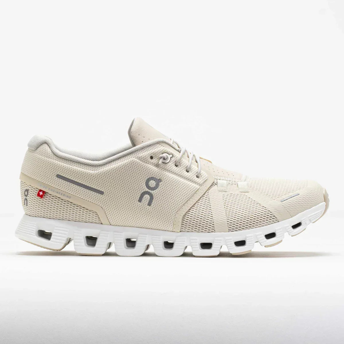 On Cloud 5 Lifestyle Trainers - product image from the listing.