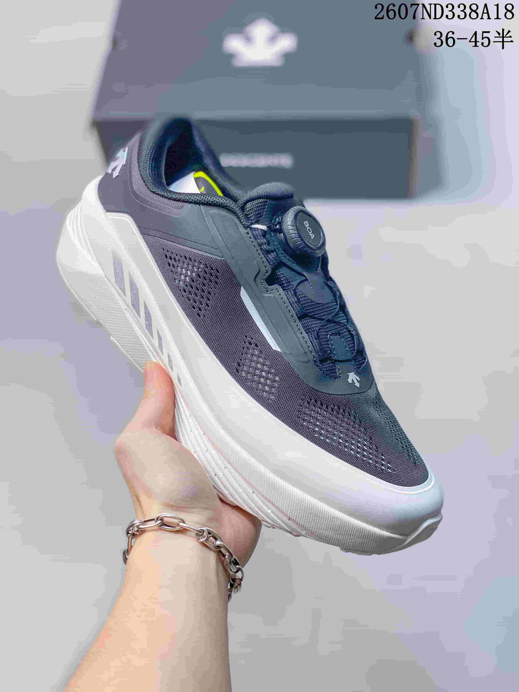 Descente D.F. Wire 3.0 Running Sneakers in Dark Navy 2607ND338A18 - product image from the listing.