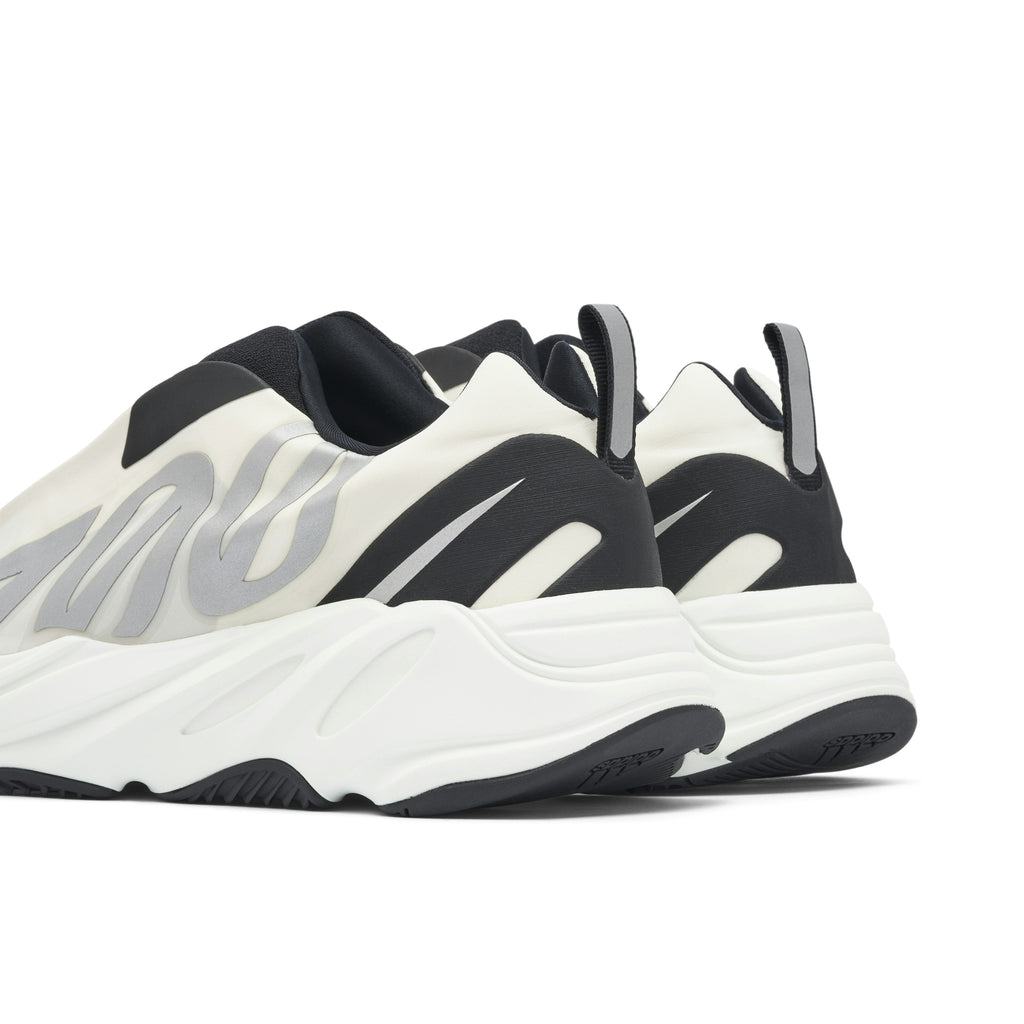 YEEZY BOOST 700 MNVN LACELESS ANALOG - product image from the listing.