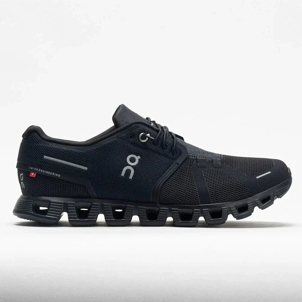 On Cloud 5 Lifestyle Trainers - product image from the listing.