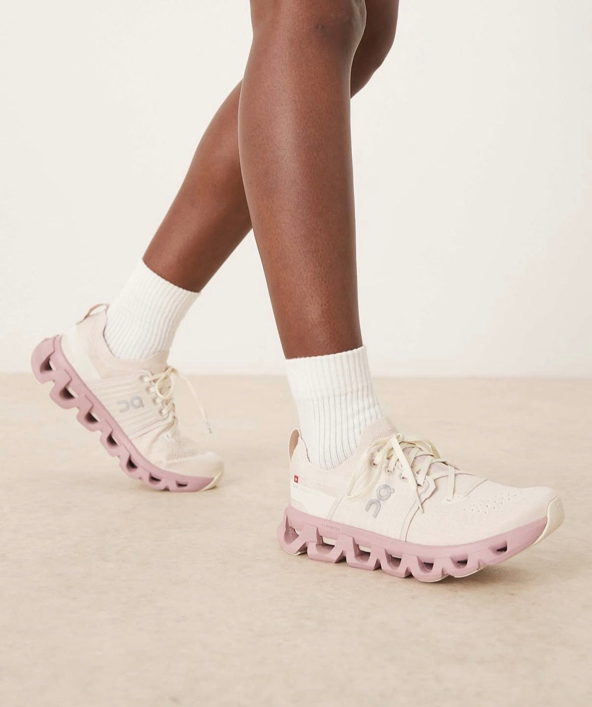 On Cloudswift 4 Pearl-Mauve Shoes for Running - product image from the listing.
