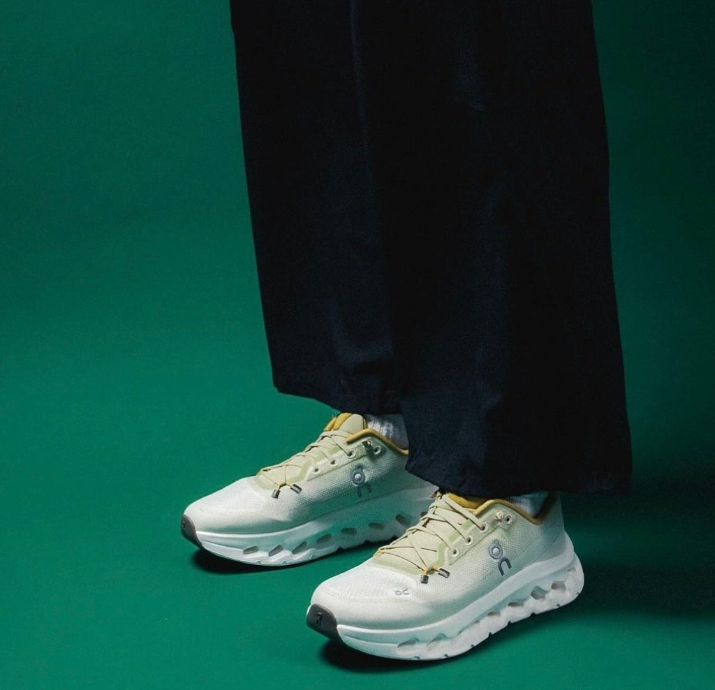 On Cloudtilt Caper Ghost Lifestyle Trainers - product image from the listing.