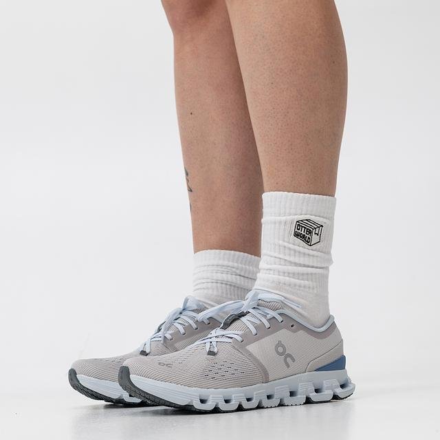On Cloud X 4 Silver Chambray Training Footwear - product image from the listing.
