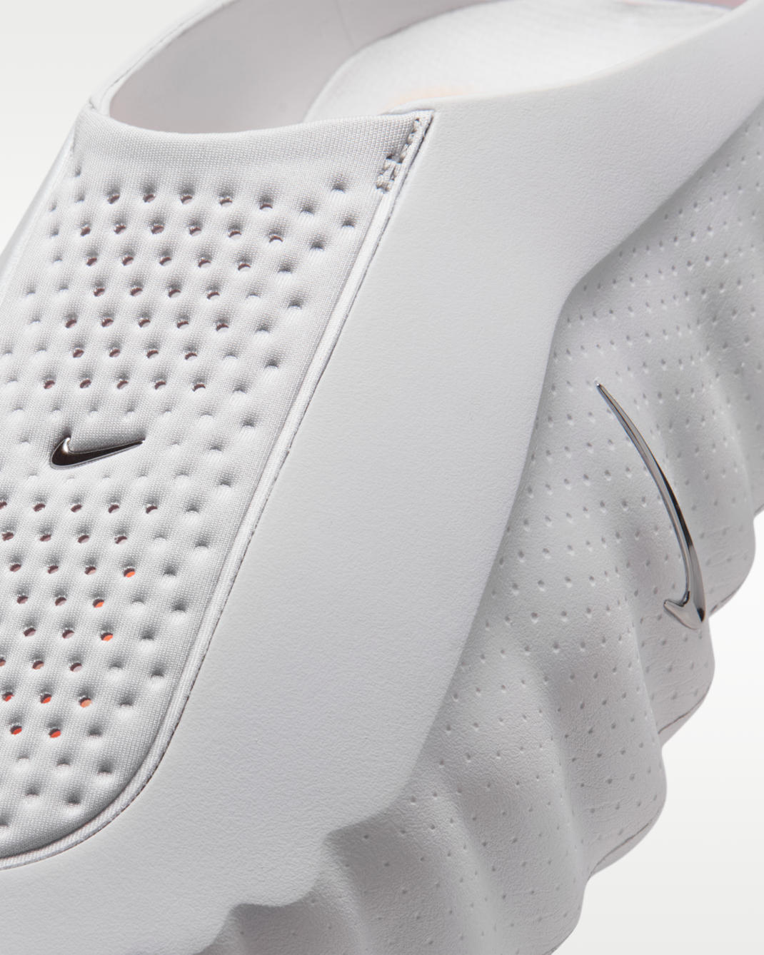 Men's Nike Mind 001 Pregame Mules - product image from the listing.