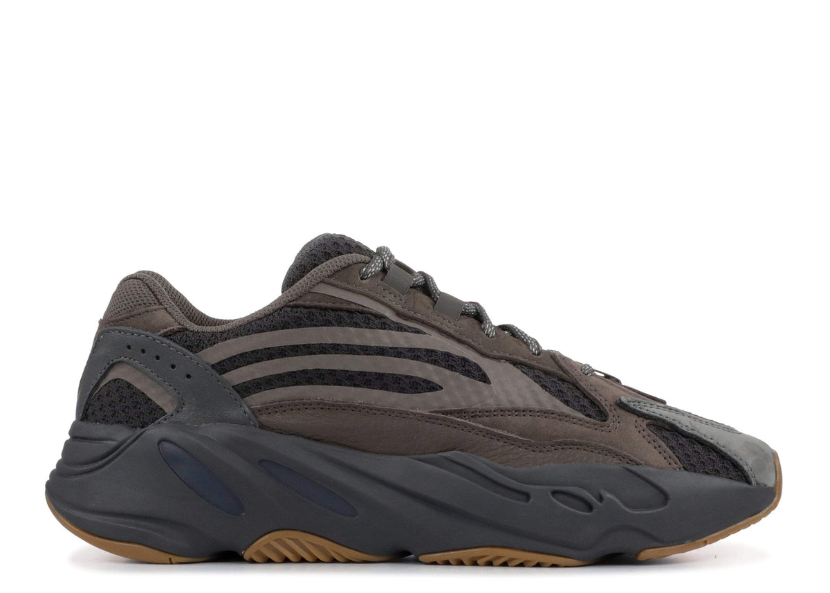 "eode" Yeezy Boost 700 V2 Sneakers - product image from the listing.