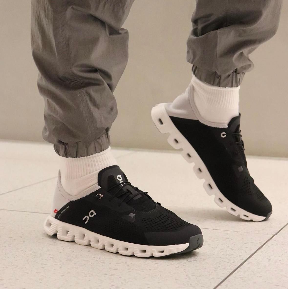 On Cloud 5 Coast Black Shadow Lifestyle Trainers - product image from the listing.