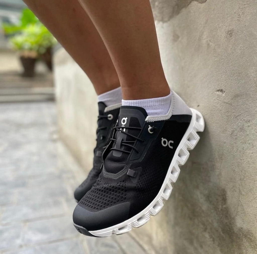 On Cloud 5 Coast Black Shadow Lifestyle Trainers - product image from the listing.