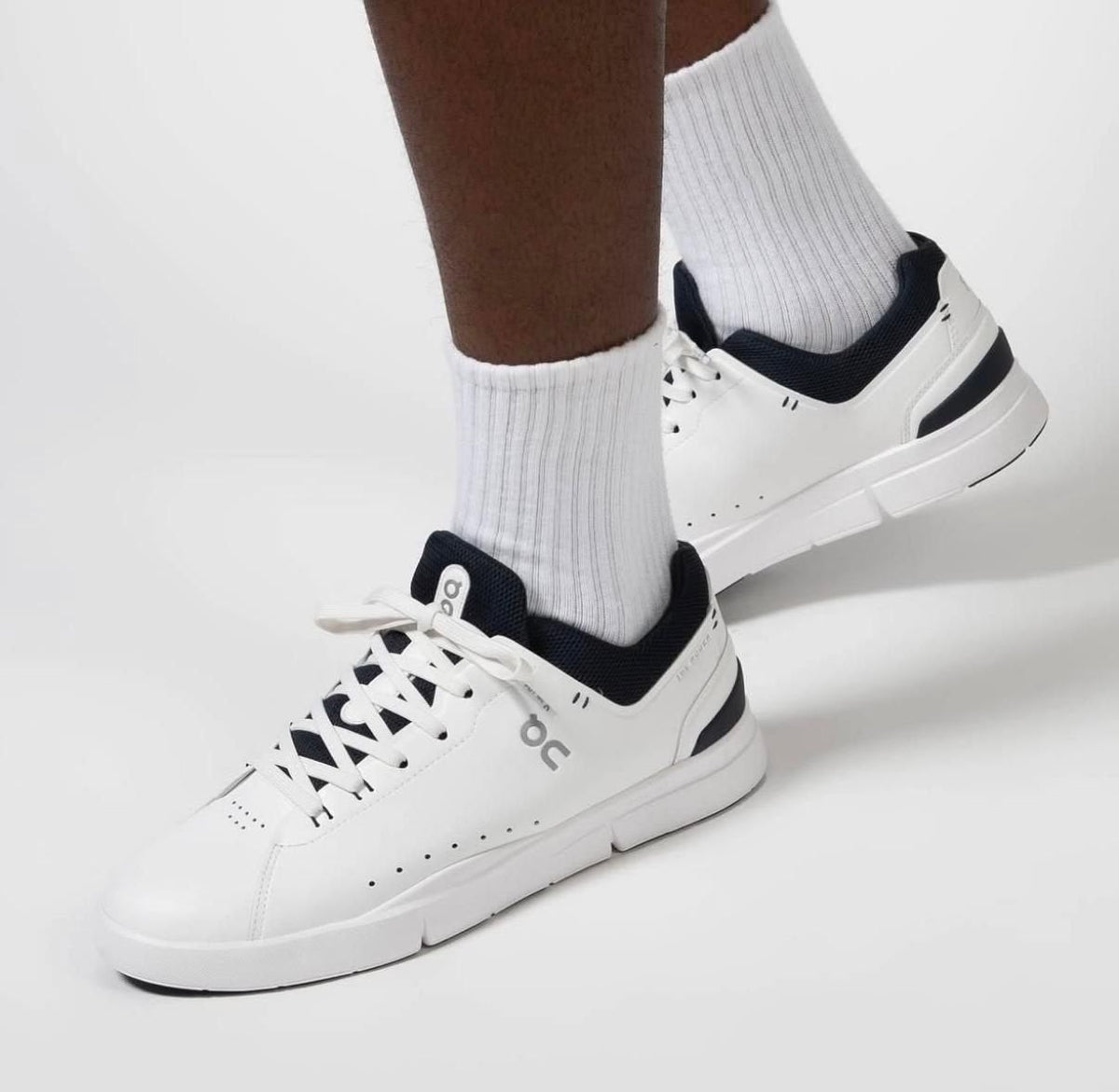 On The Roger Advantage White Midnight Lifestyle Trainers - product image from the listing.