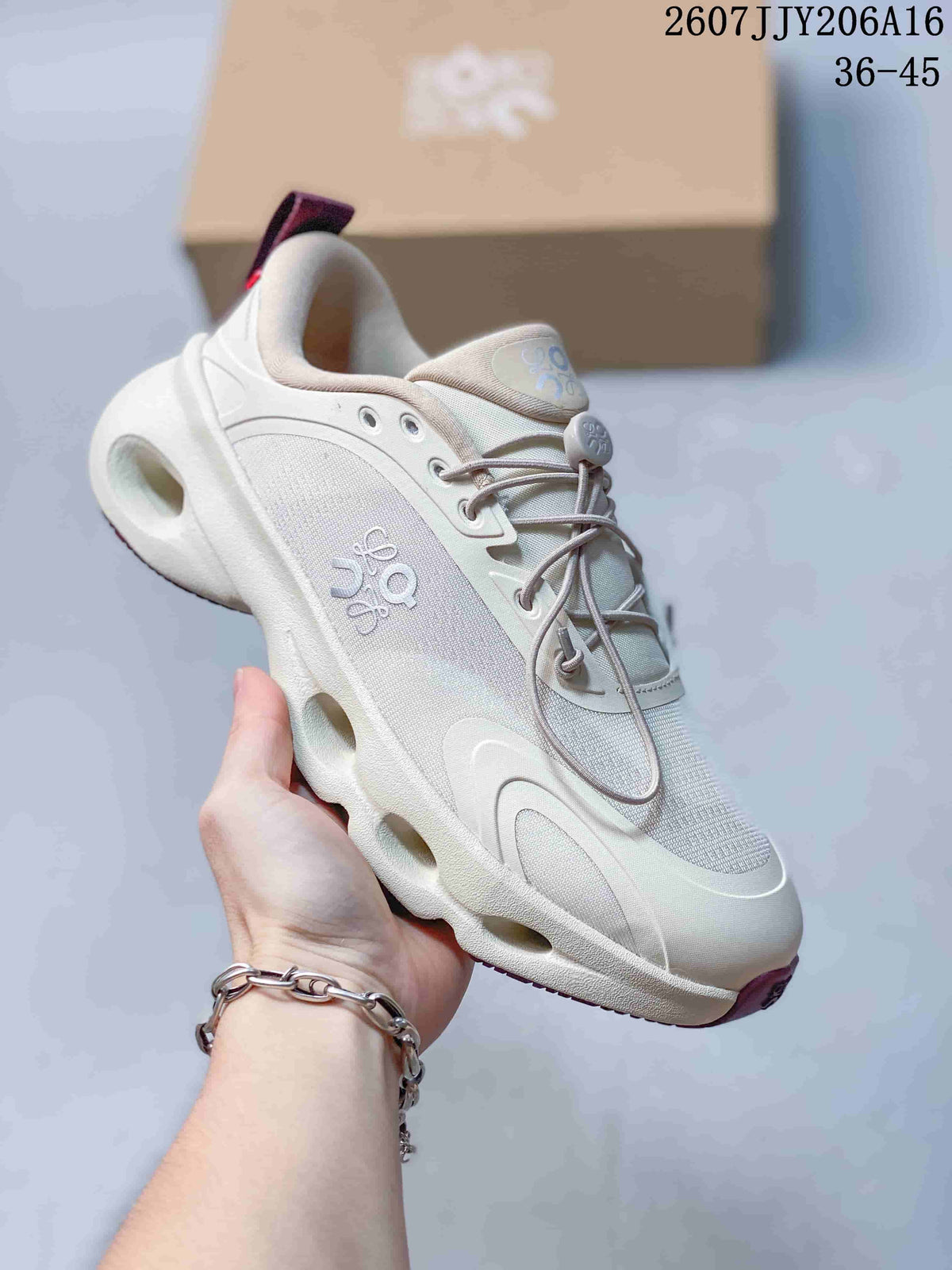 On Cloudsolo Unisex Sneakers for Running Off-White 2607JJY206A16 - product image from the listing.