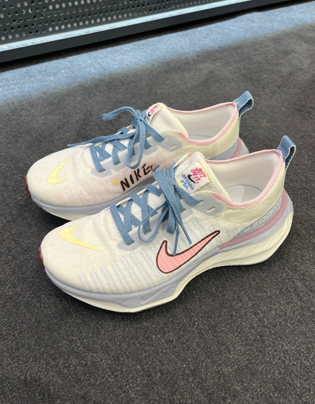 Nike ZoomX Invincible Run Flyknit 3 Running Shoes in Blue White FJ7727-161 - product image from the listing.