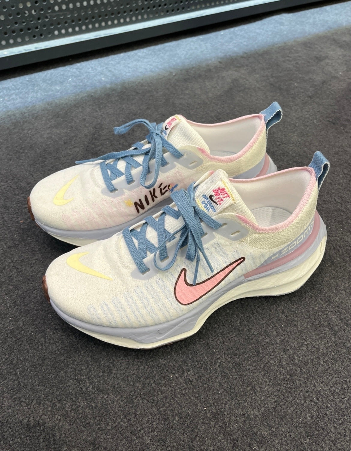 Nike ZoomX Invincible Run Flyknit 3 Running Shoes in Blue White FJ7727-161 - product image from the listing.