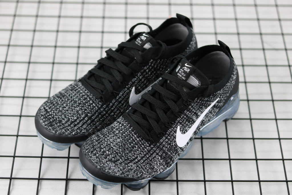 Nike Air VaporMax Flyknit 3 AJ6900-001 Sneakers in Black - product image from the listing.