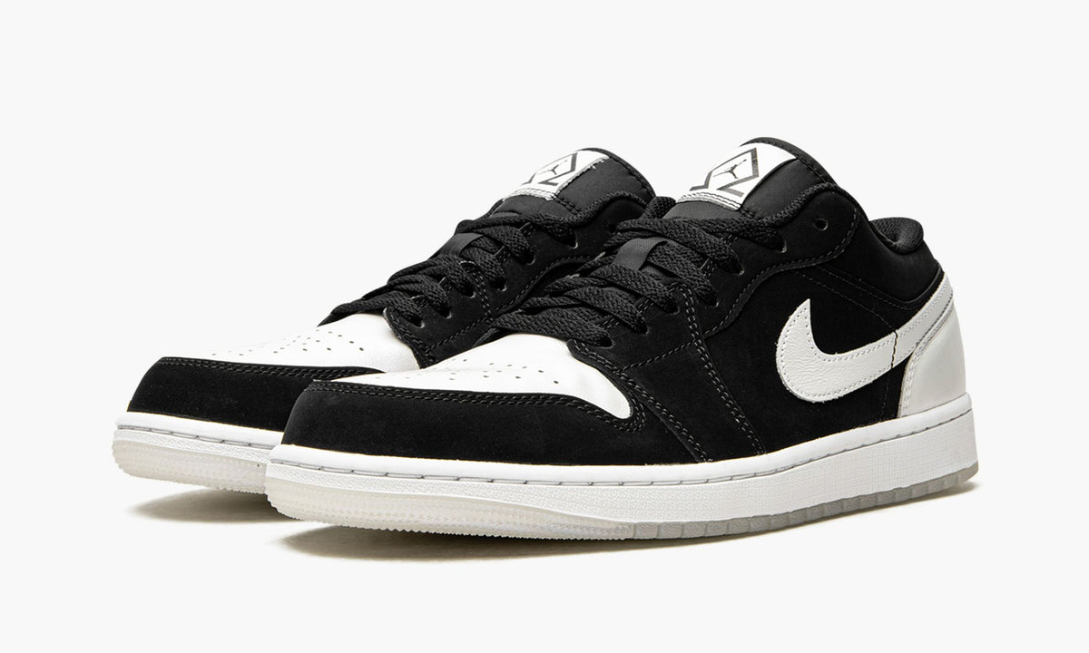"Diamond" Air Jordan 1 Low Sneakers - product image from the listing.