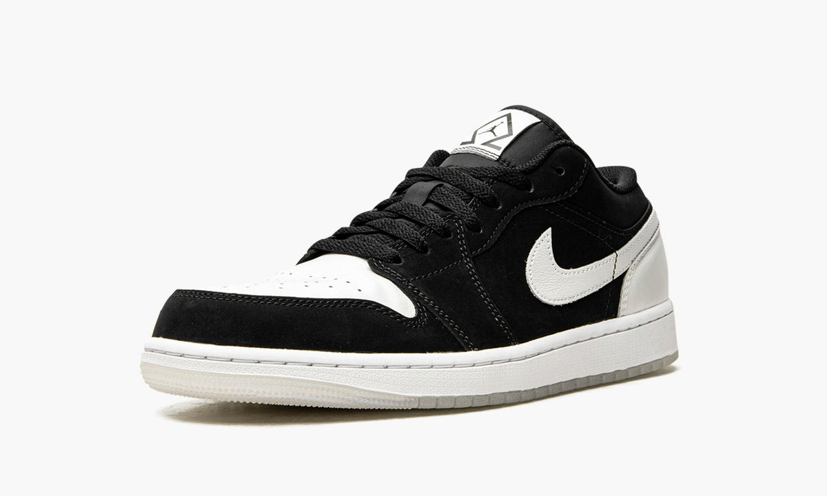 "Diamond" Air Jordan 1 Low Sneakers - product image from the listing.